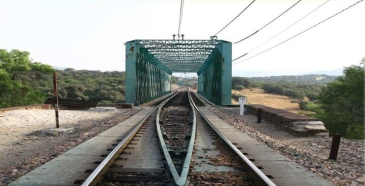 ADIF INSTALARÁ TRAVIESAS PLÁSTICAS Y SINTÉTICAS EN VARIOS TRAMOS DE LA RED FERROVIARIA PARA ANALIZAR SU VIABILIDAD